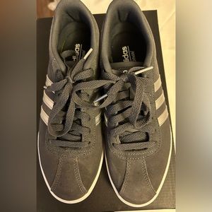 EUC ADIDAS Court Set Tennis Shoes, Women’s size 7, Grey